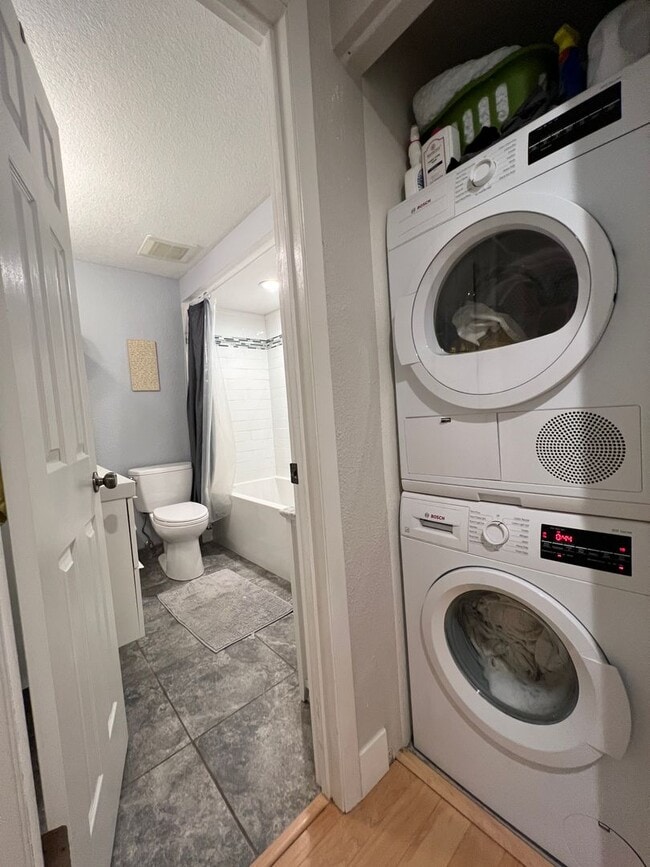 Building Photo - 3480 Cripple Creek Square