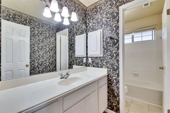 Building Photo - 2721 Butler National Dr