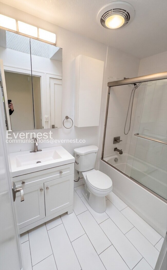 Building Photo - 1-Bed/1-Bath Condo/Voucher Accepted/Available Now!