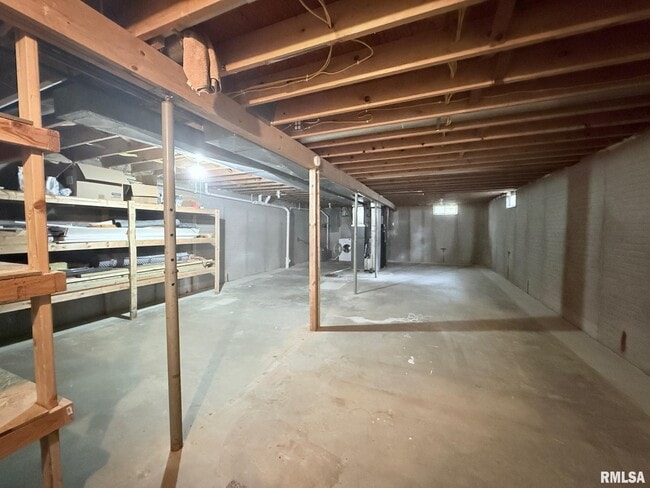 Building Photo - 5570 Clemons Rd