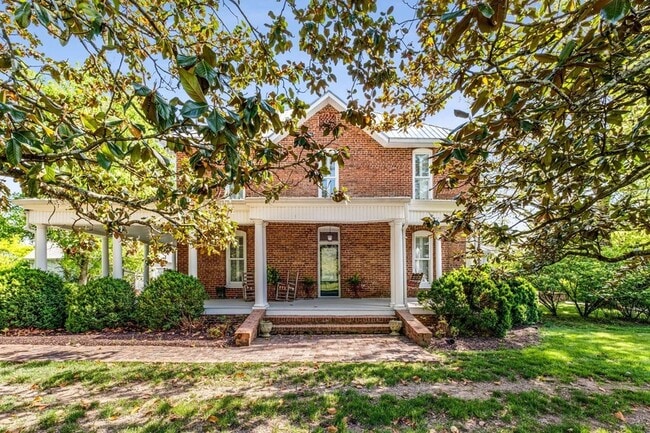 Building Photo - 405 Webb Rd W