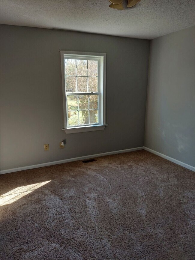 Building Photo - Ranch Home with In-Law Suite