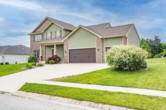 Building Photo - 625 Perolla Dr