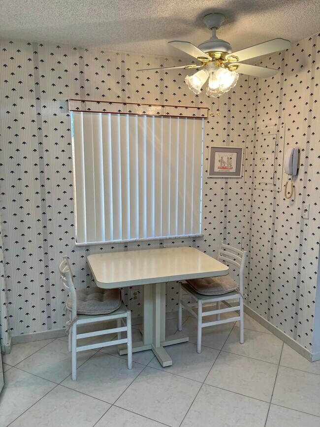 Building Photo - 7281 Amberly Ln