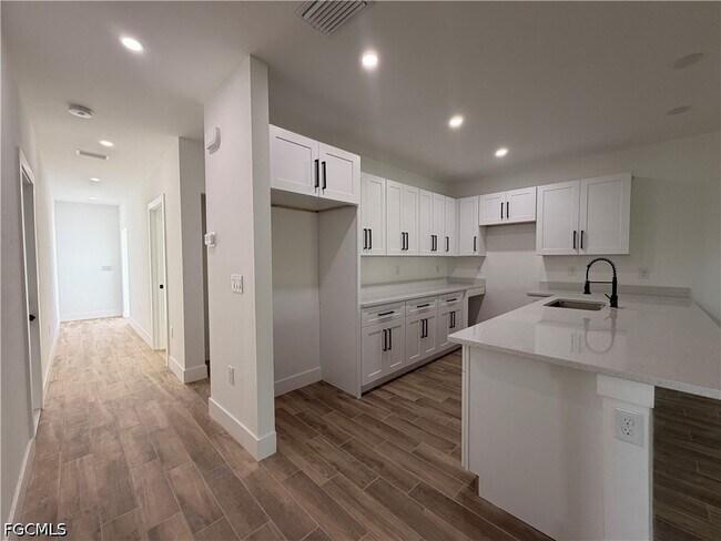 Building Photo - 2212 Armour Rd