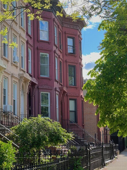 Primary Photo - 232A Putnam Ave