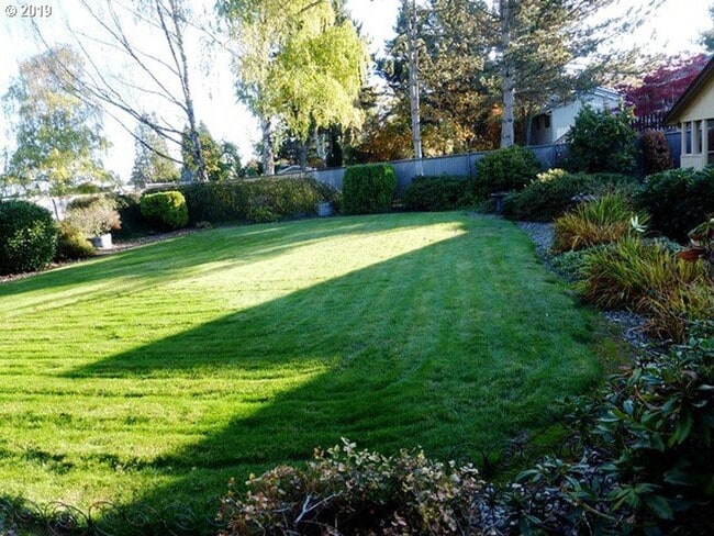 Building Photo - One level Immaculate Condition Ranch -Huge...