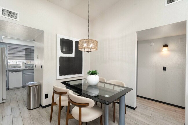 Building Photo - 15402 N 28th St