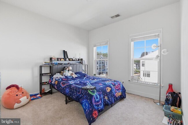 Building Photo - 25419 Hartland Orch Ter