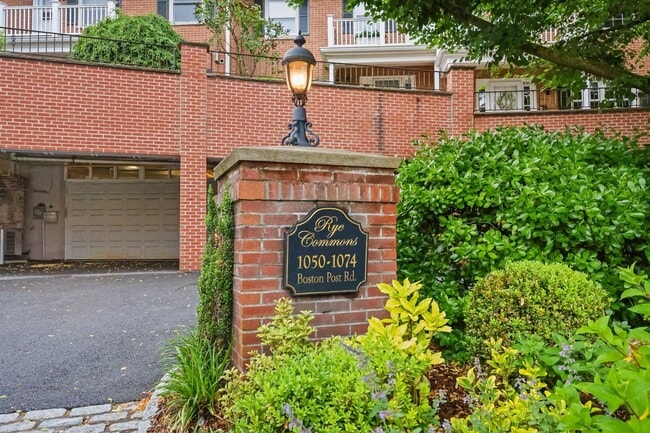 Building Photo - 1054 Boston Post Rd