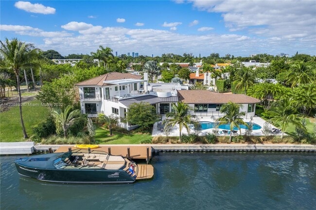 Primary Photo - 2801 Flamingo Dr