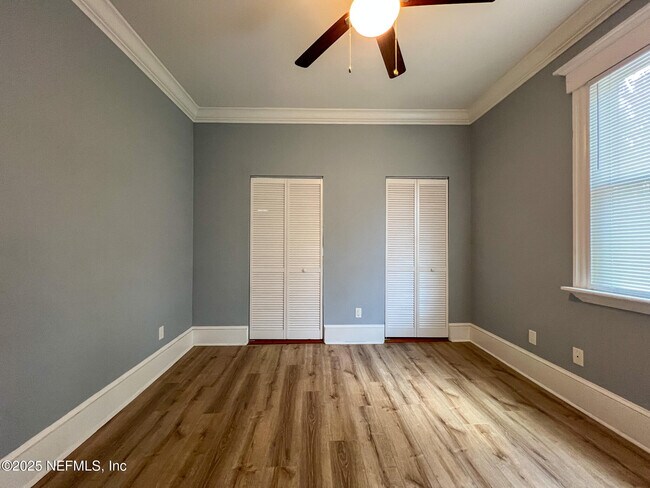 Building Photo - 136 E 6th St