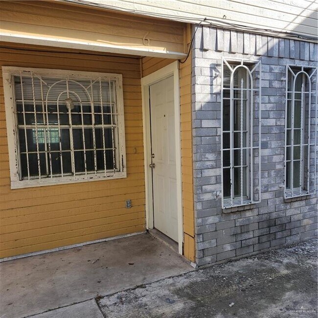 Building Photo - 417 N 28th St