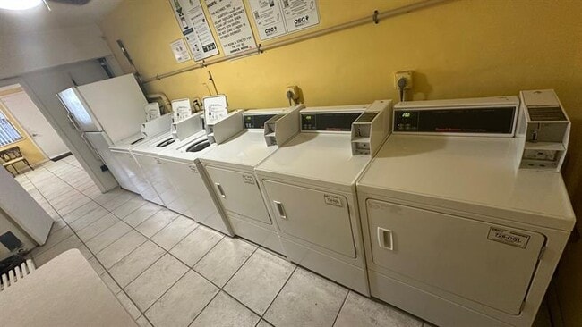 Building Photo - 625 Antioch Ave