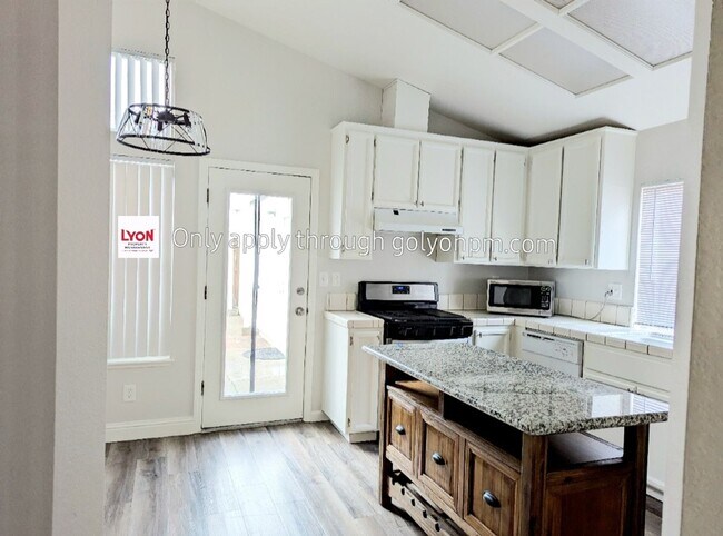 Building Photo - Cute and Cozy Home in Antelope!!!