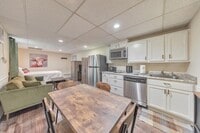 Building Photo - 1502 Rockcrest Way