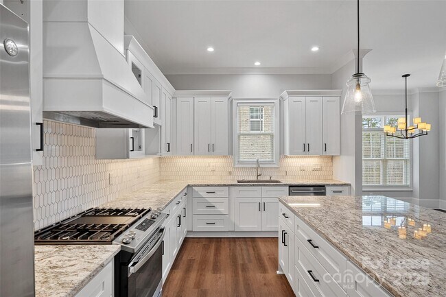 Building Photo - 805 Naples Dr