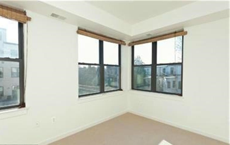 Building Photo - 117 Station North Mews