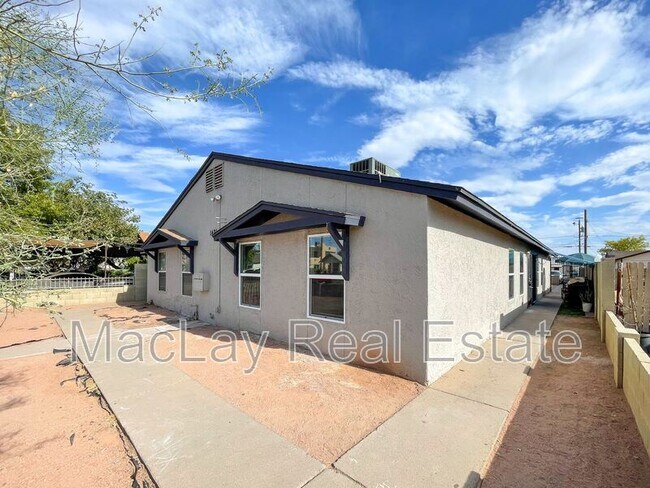 Primary Photo - 1421 E Fillmore St