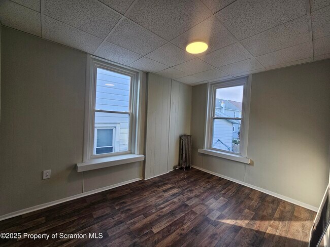 Building Photo - 28 E Columbus Ave