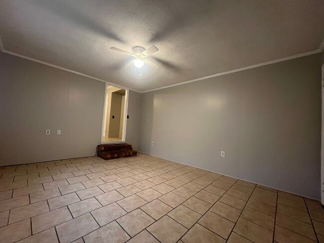 Building Photo - MOVE-IN READY!