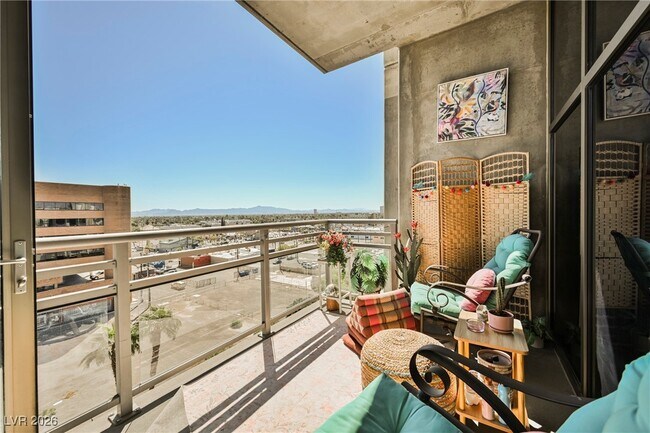 Building Photo - 353 E Bonneville Ave