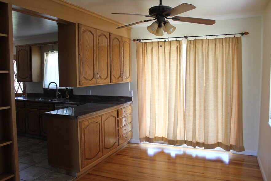 Building Photo - 1943 S Davis Blvd