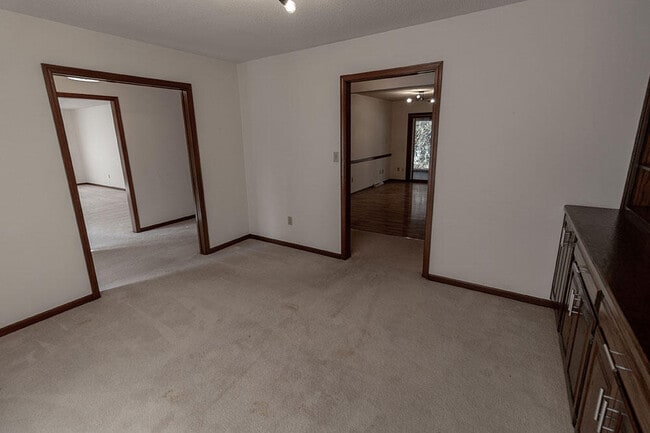 Building Photo - 401 Cedar Ln