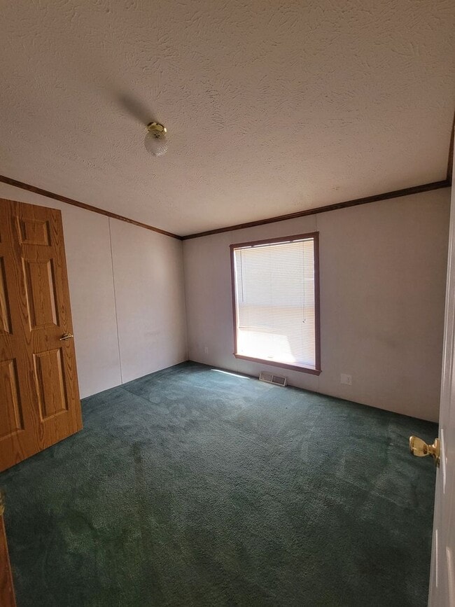 Building Photo - Large 3 bedroom in Oakwood