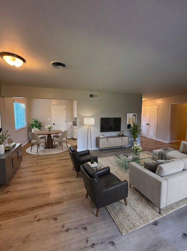 Building Photo - Beautiful 4 Bedroom, 2 Bathroom, Sylmar Home! Ready for Move-In!