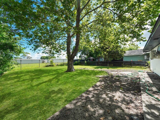 Building Photo - 3607 Marchant Rd