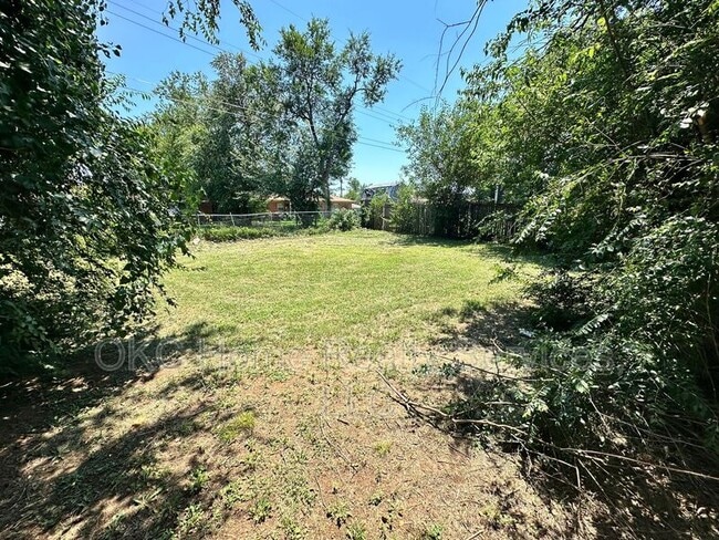 Building Photo - 804 E Steed Dr