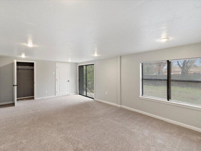 Building Photo - 5937 NW 58th Terrace