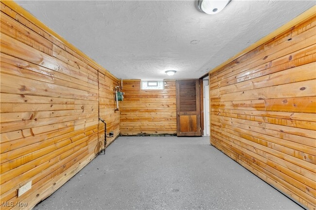 Building Photo - 19415 Shakerwood Rd