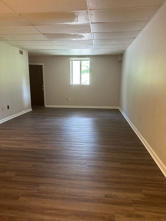 Building Photo - 1 Bedroom / 1  Bath Townhome Kingsport TN