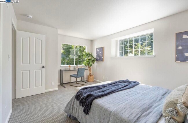 Building Photo - 5 Stuart Pl