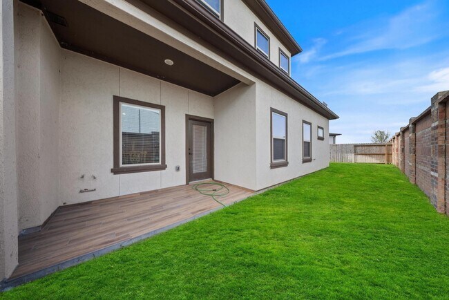 Building Photo - 2019 Olivos St