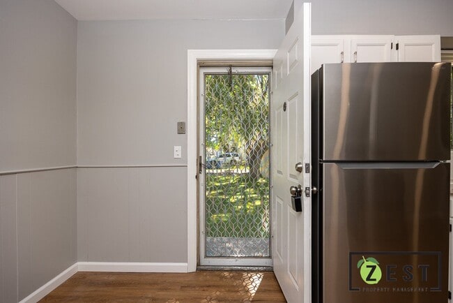 Building Photo - 3BDRM Warren Home! OPEN HOUSE 11/22 11AM-1...