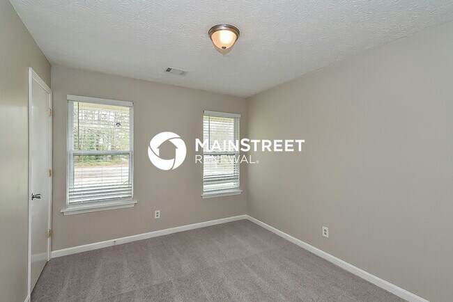 Building Photo - 4 Bedroom Pet-Friendly Home in Atlanta, GA with Main Street Renewal