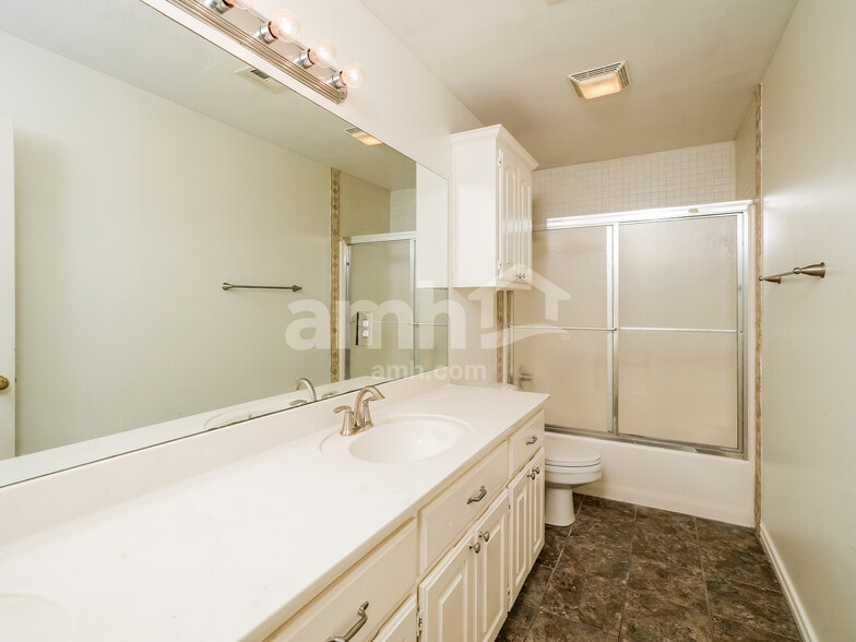 Building Photo - 7506 N 133rd E Ave