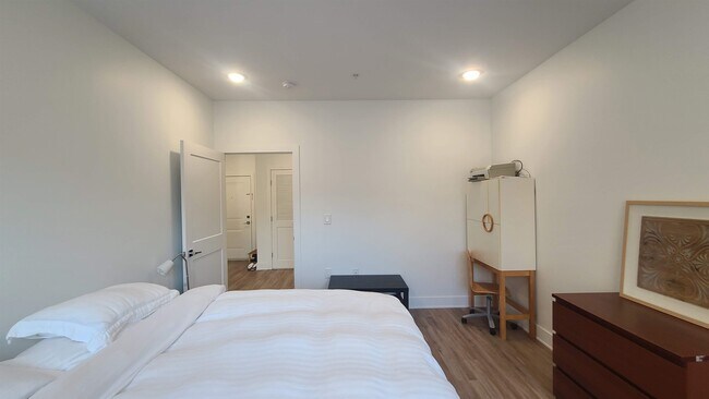 Building Photo - 111 75th St