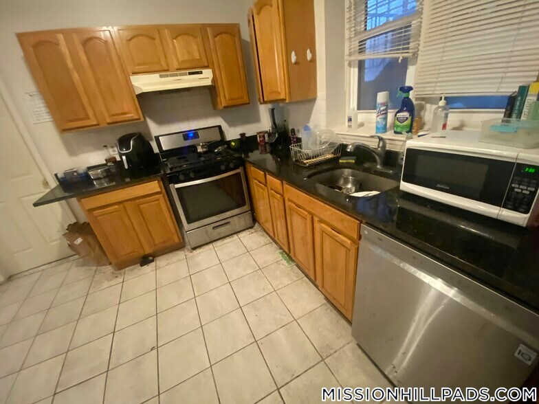 Building Photo - 1458 Tremont St