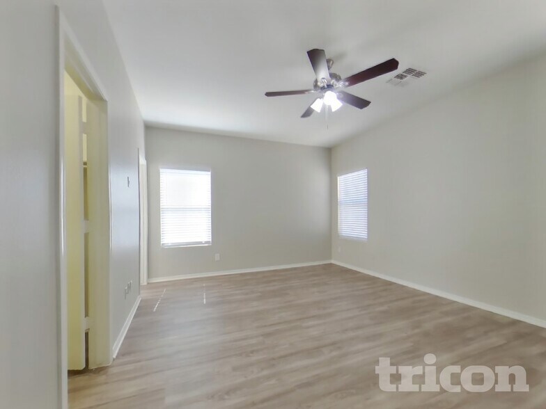 Building Photo - 15441 W Cameron Dr