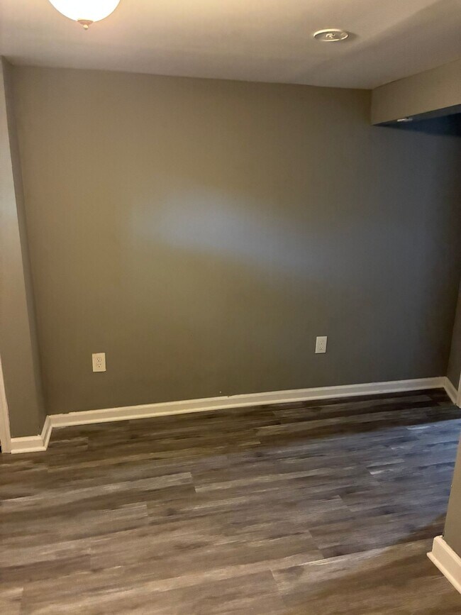 Building Photo - 504 Arsan Ave