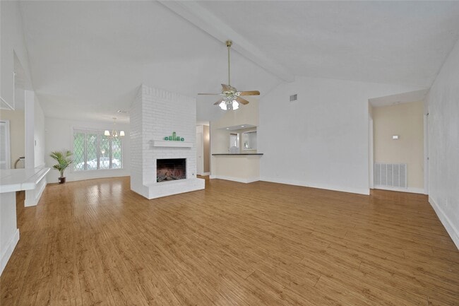 Building Photo - 626 Park Knoll Ln