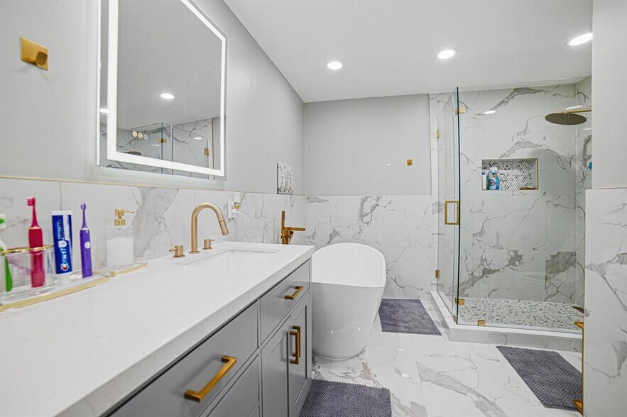 Building Photo - 6466 Buena Vista Dr