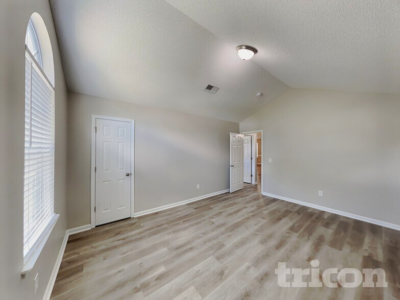 Building Photo - 89 Smokewood Dr