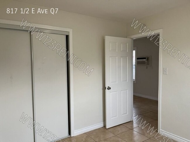 Building Photo - 1BD/ 1BTH APT EAST PALMDALE