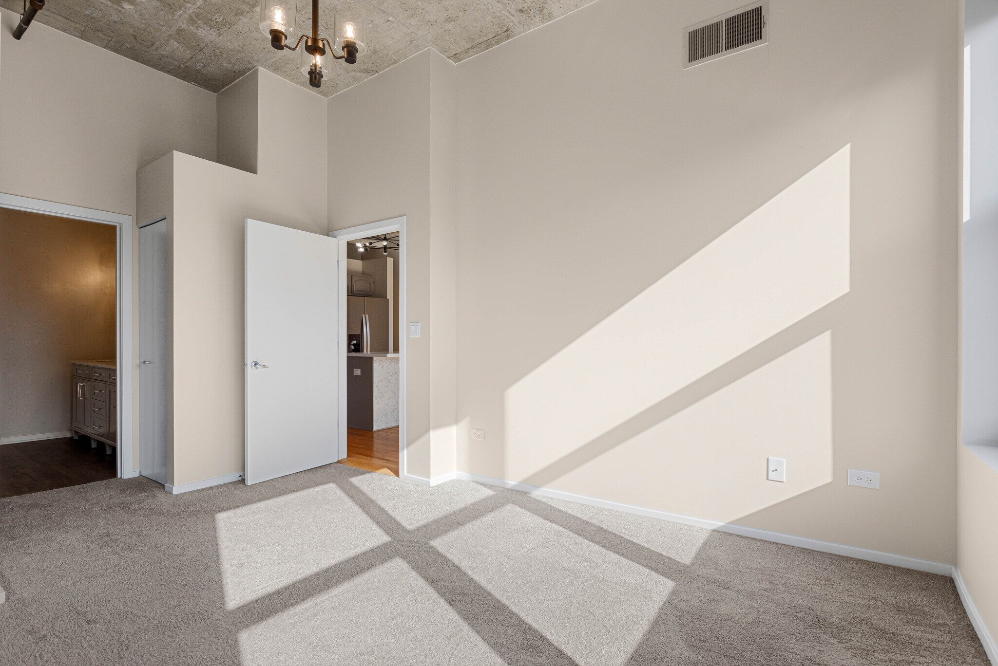 Master Bedroom - 933 W Van Buren St