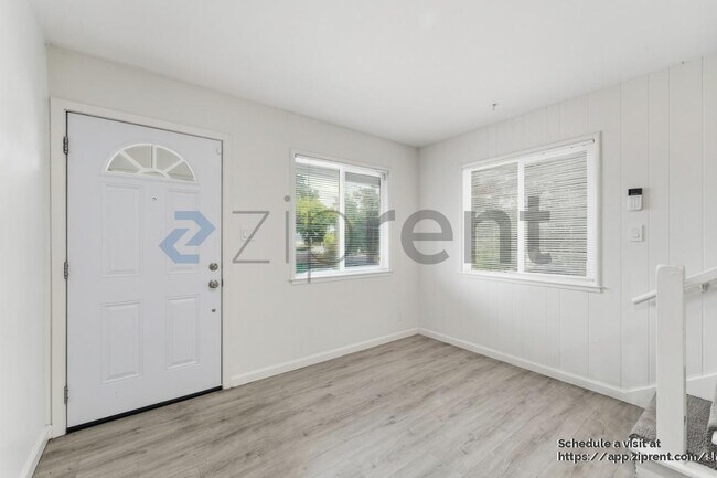 Building Photo - 1967 Solano Way